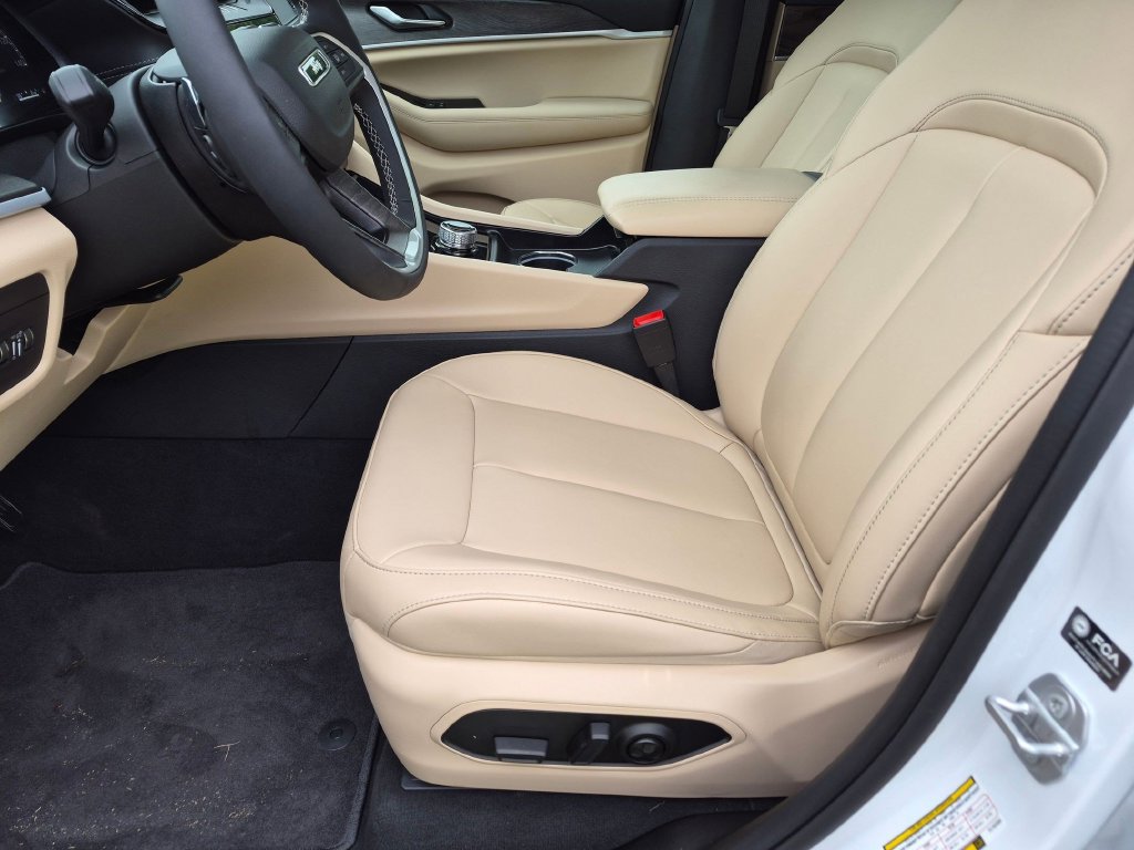 New 2026 Jeep Grand Cherokee Limited RWD image 13