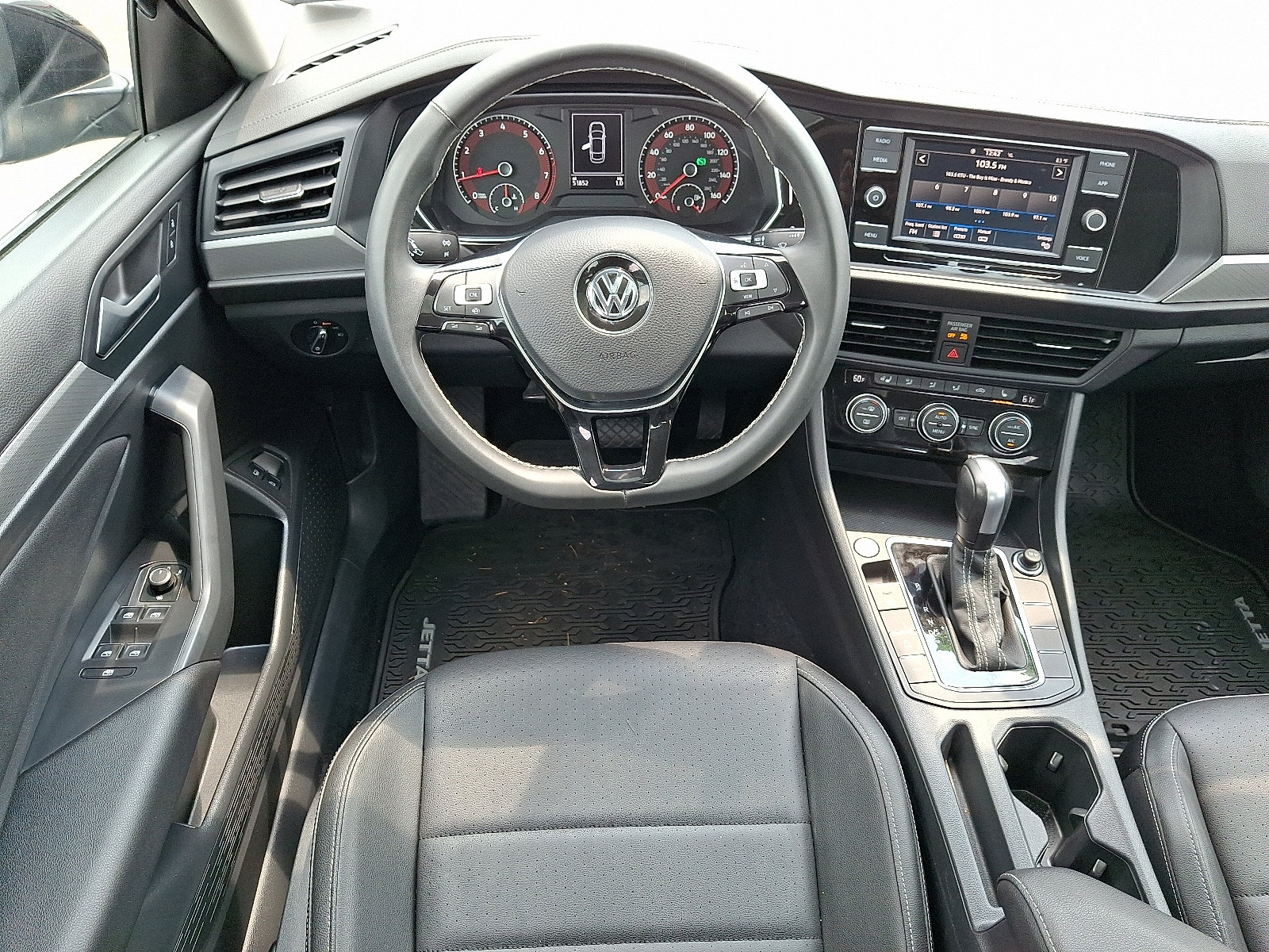 Used 2021 Volkswagen Jetta SE w/ SE Cold Weather Package FWD image 12