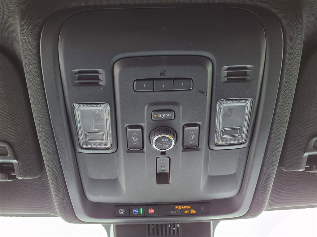 Used 2023 Chevrolet Suburban Premier image 13