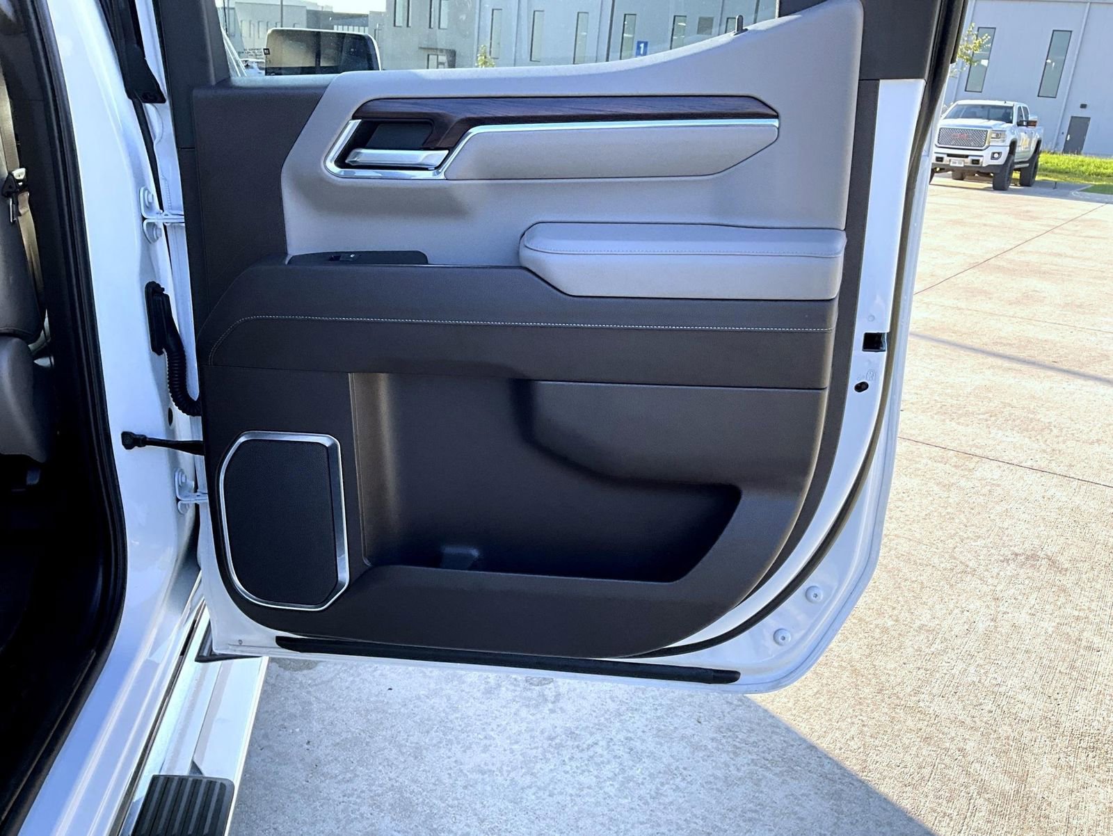 Used 2024 GMC Sierra 1500 SLT image 19