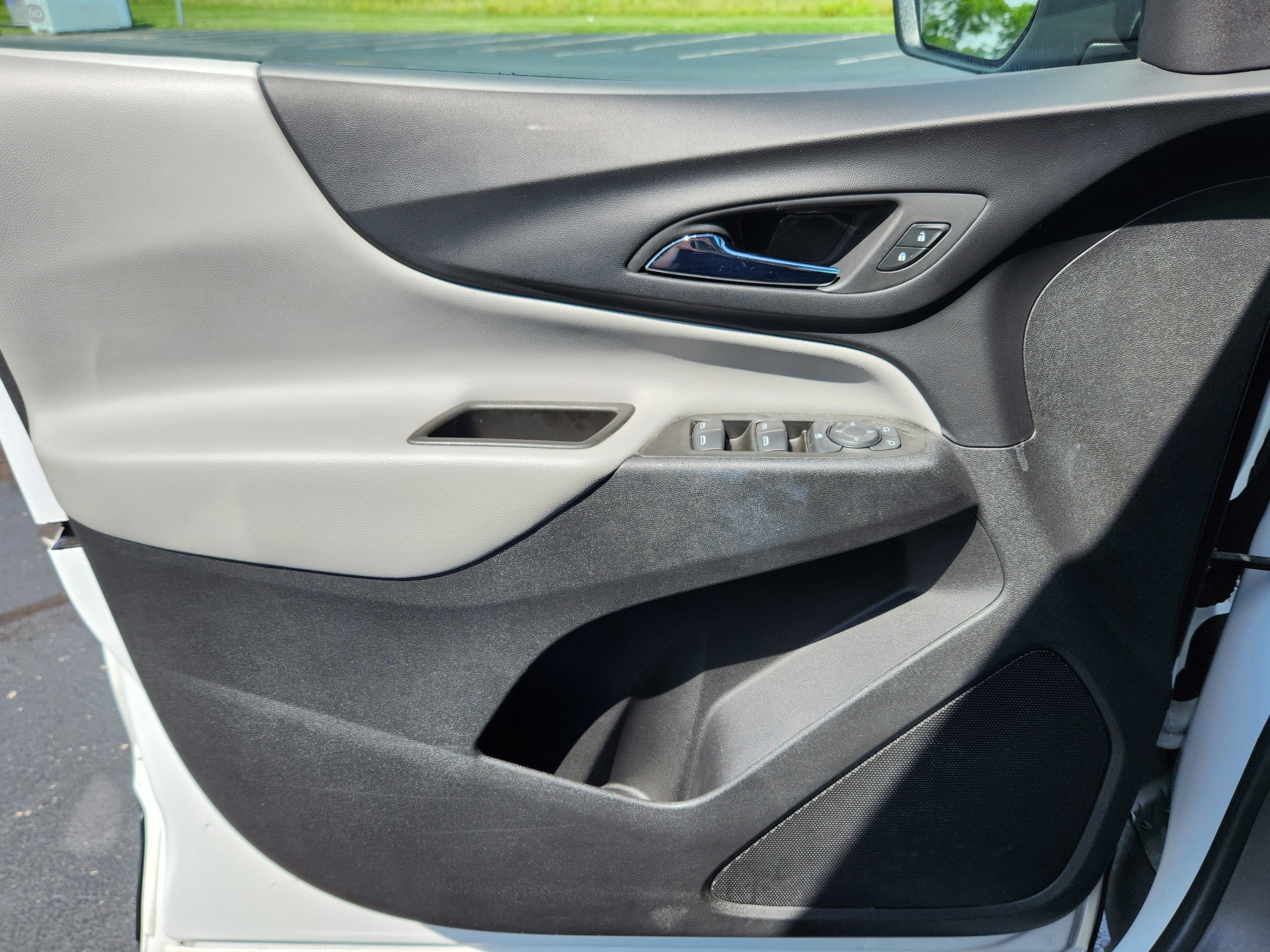 Used 2023 Chevrolet Equinox LT image 23