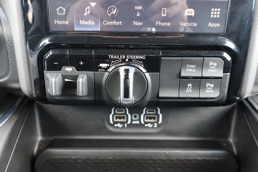 Used 2023 RAM 1500 Laramie AWD/4WD image 16