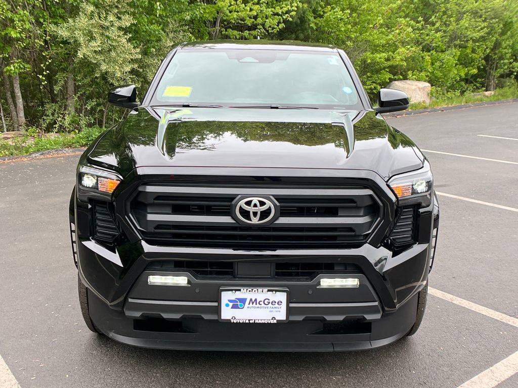 Used 2024 Toyota Tacoma SR5 AWD/4WD image 8
