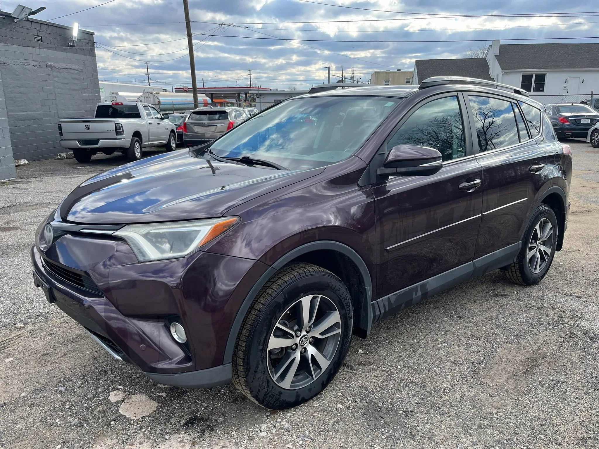 Used 2017 Toyota RAV4 XLE image 1