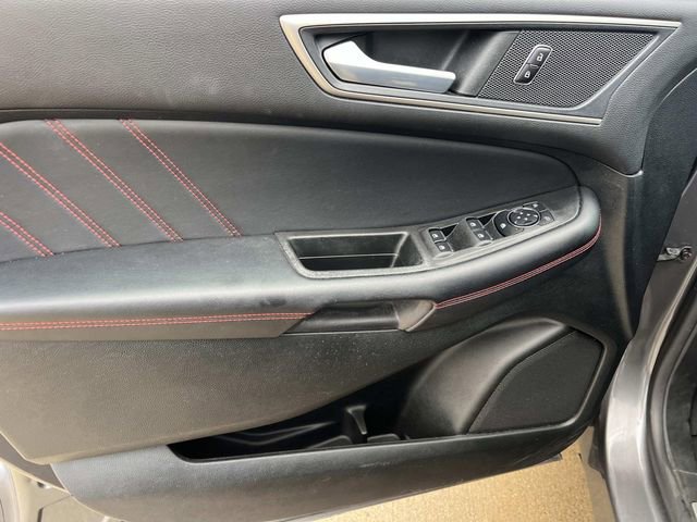 Used 2023 Ford Edge ST-Line w/ Class II Trailer Tow Package image 16