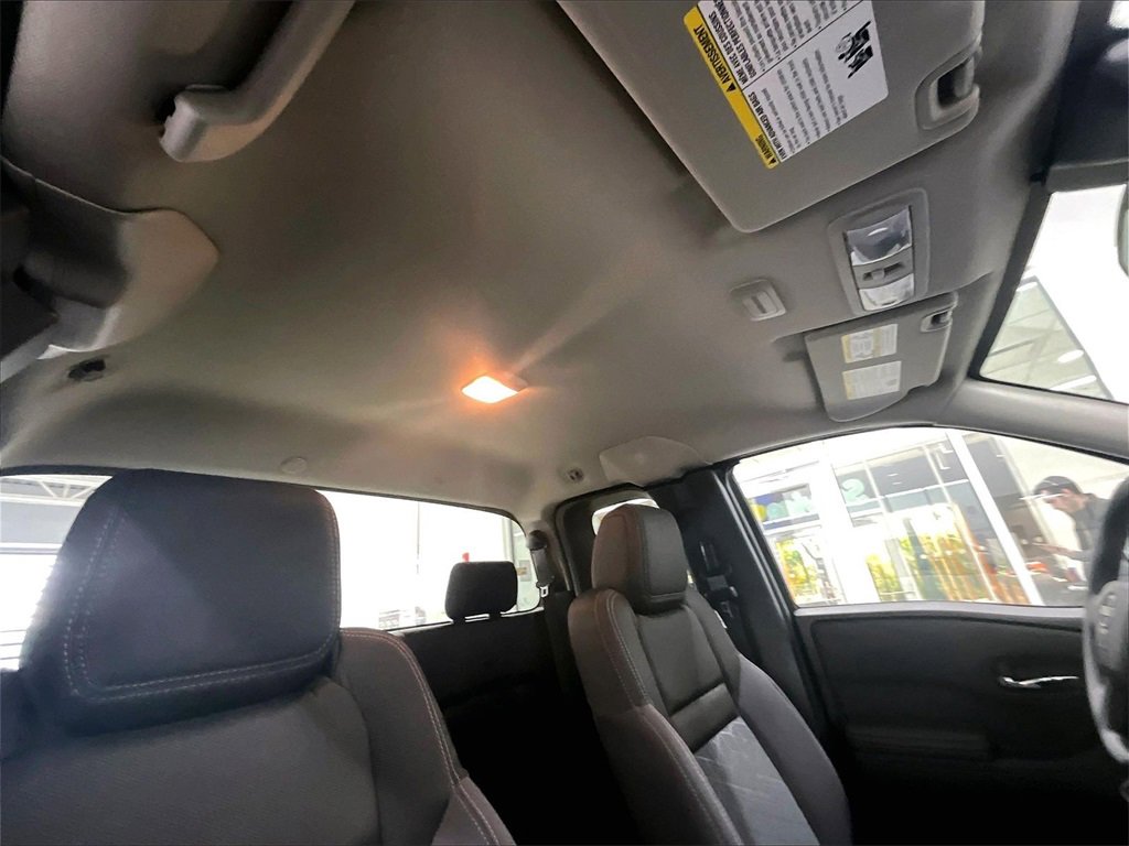 Used 2025 Nissan Frontier SV image 22