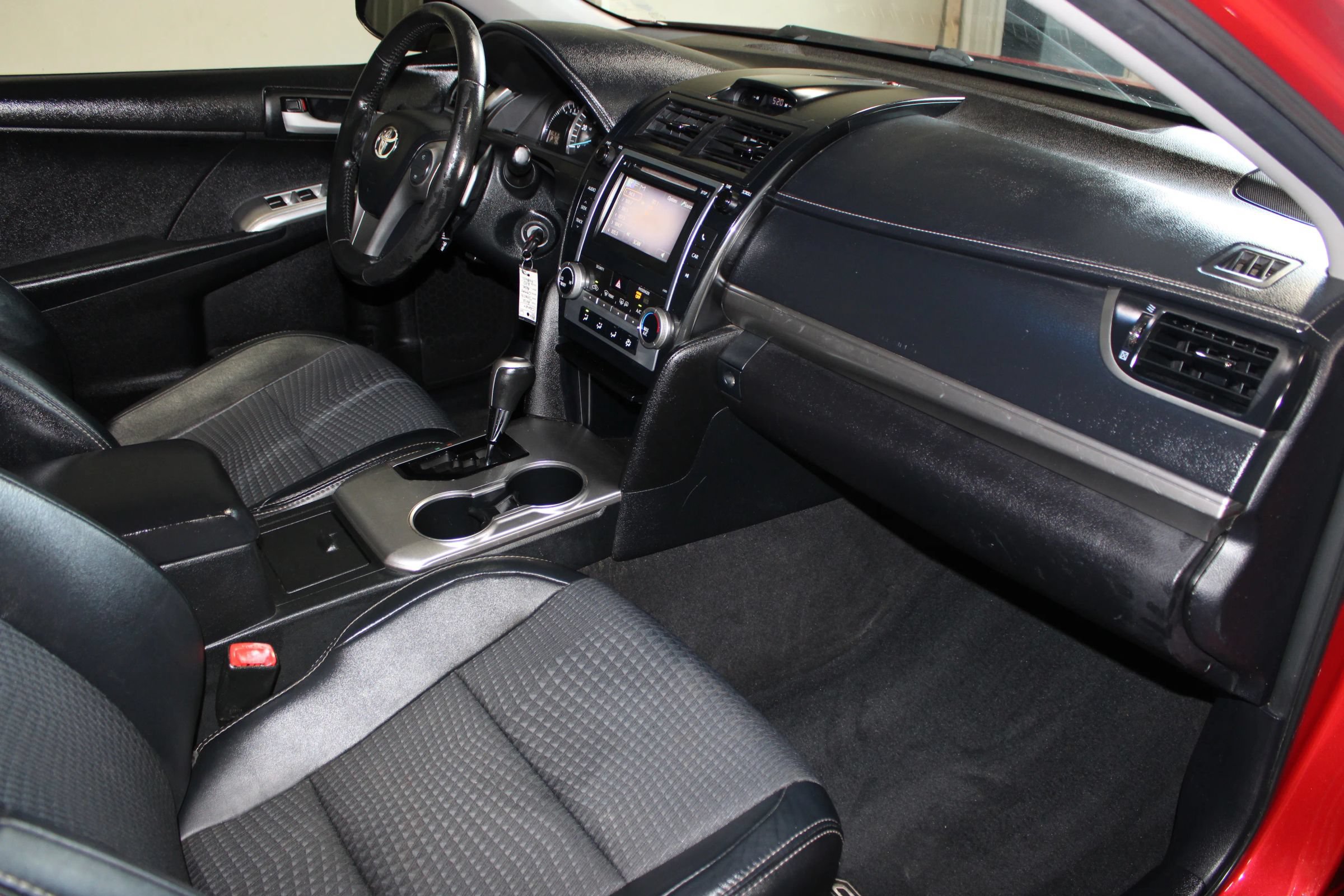 Used 2012 Toyota Camry SE FWD image 25