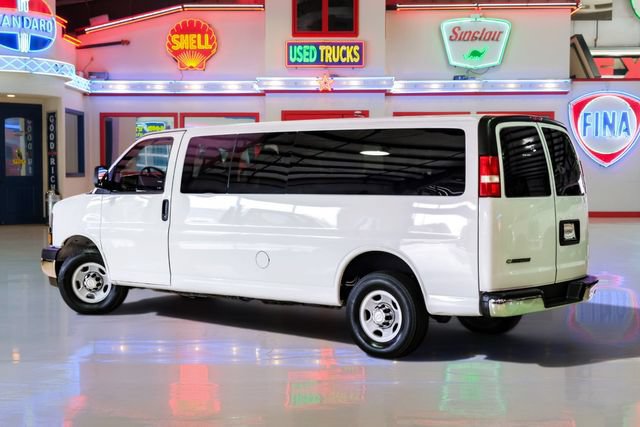 Used 2017 Chevrolet Express 3500 LT w/ LT Preferred Equipment Group RWD image 4