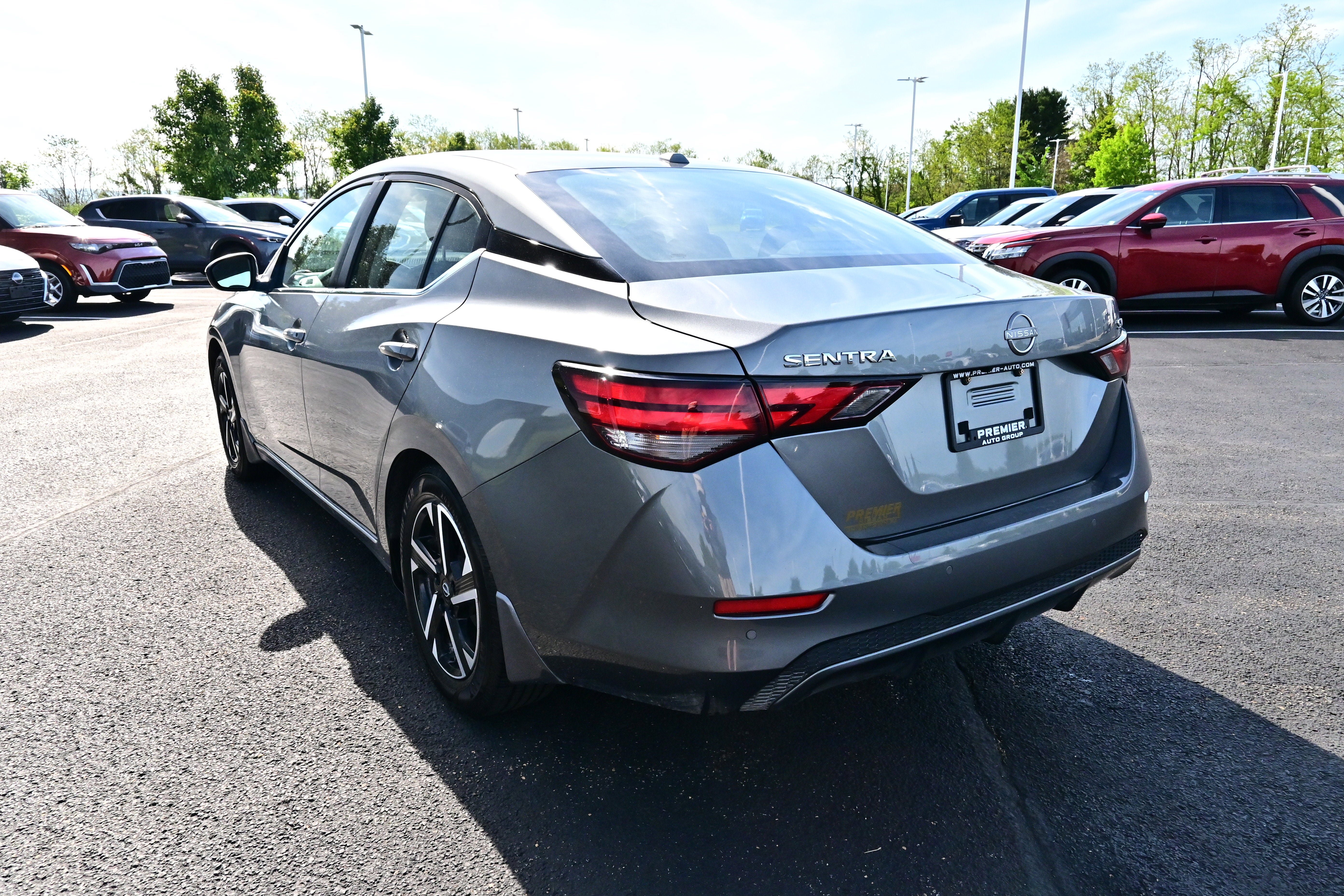 Used 2024 Nissan Sentra SV FWD image 8