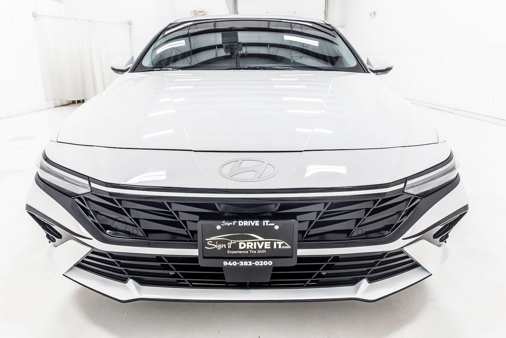 Used 2025 Hyundai Elantra Limited FWD image 10