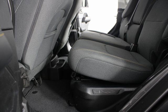 Used 2025 Jeep Wrangler Unlimited Sahara image 16