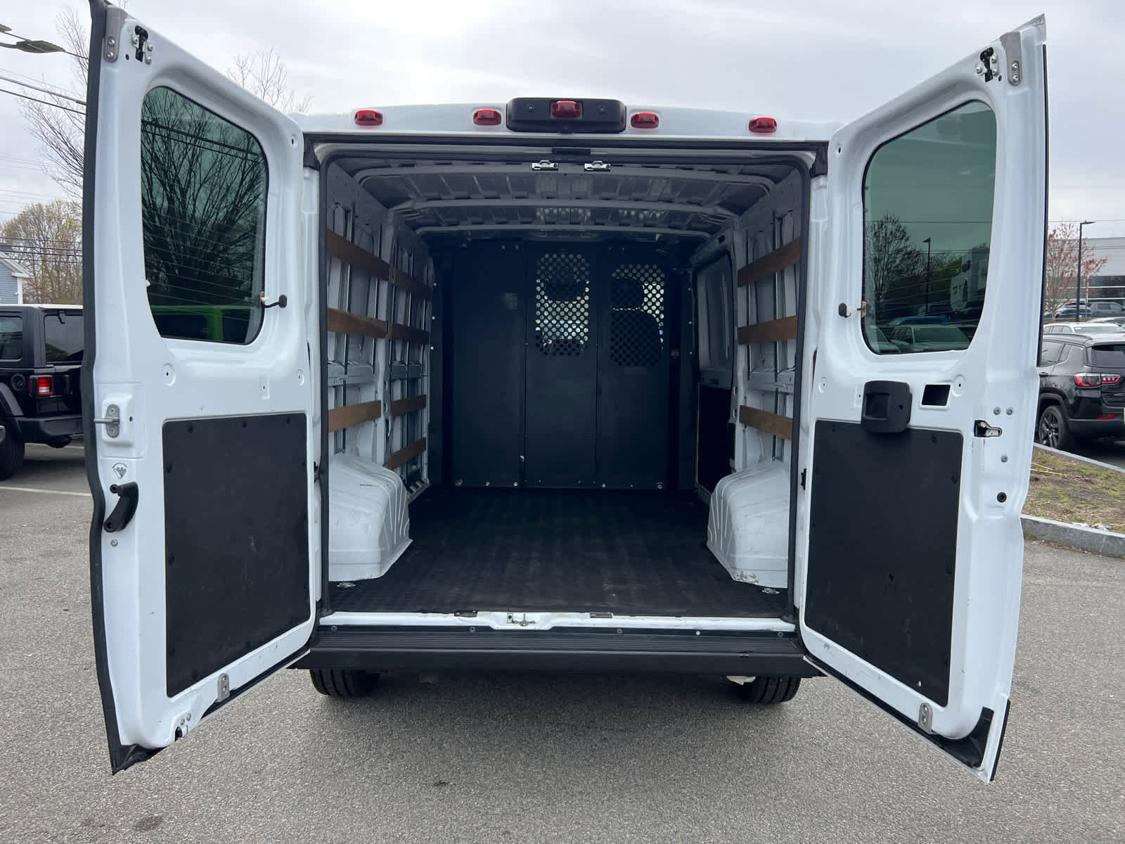 Used 2025 RAM ProMaster 2500 w/ U-Haul Equipment Group FWD image 35