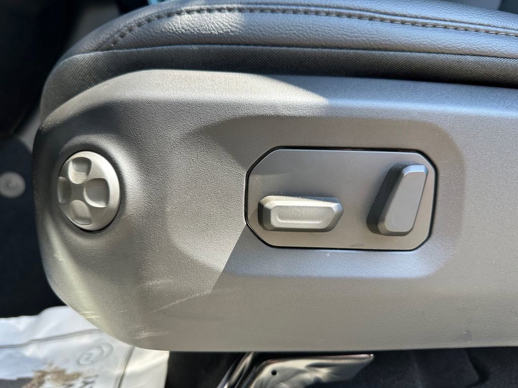New 2025 Jeep Wrangler Unlimited Sahara AWD/4WD image 25