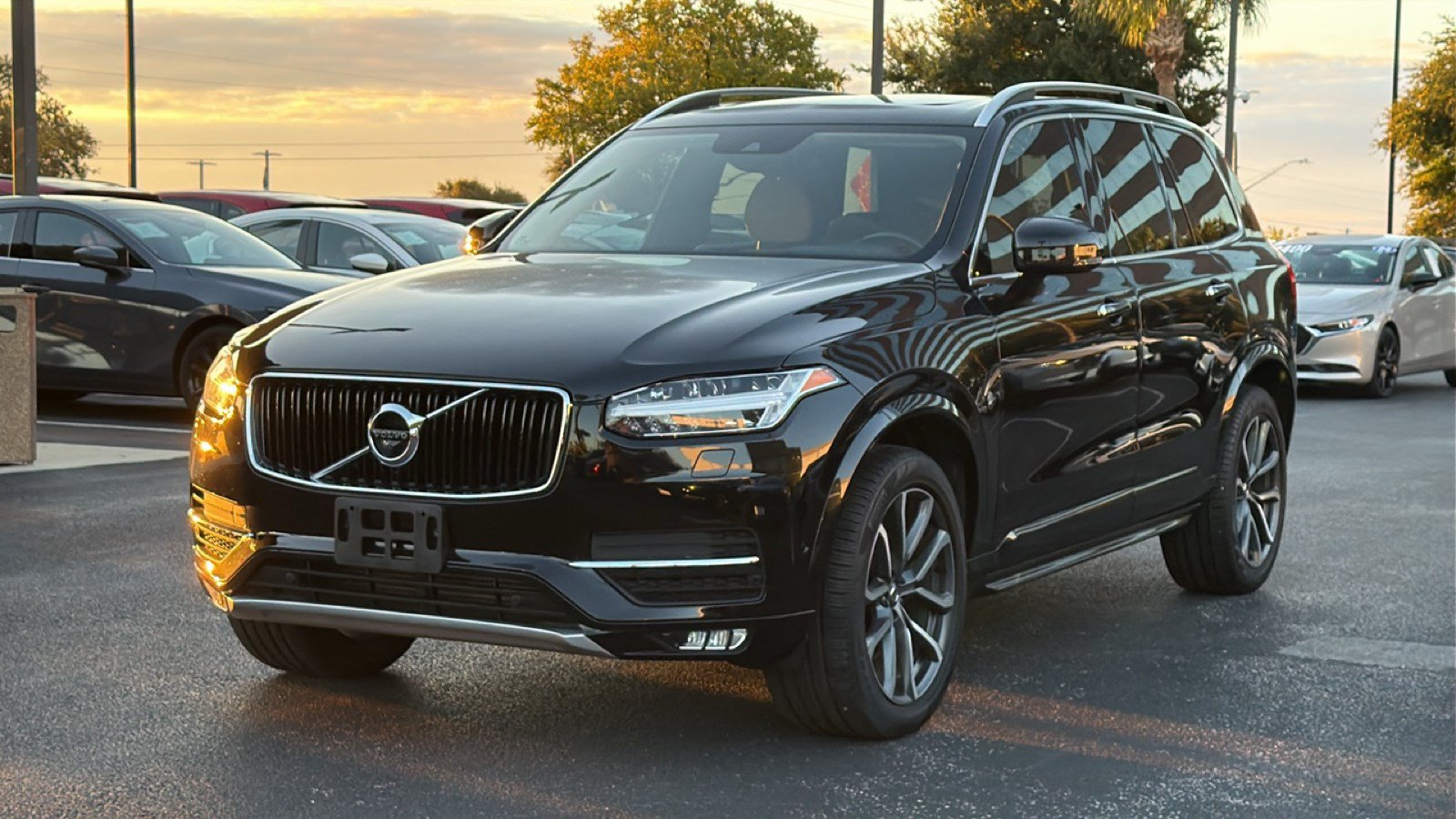 Used 2016 Volvo XC90 T6 Momentum w/ Momentum Plus Package AWD/4WD image 7