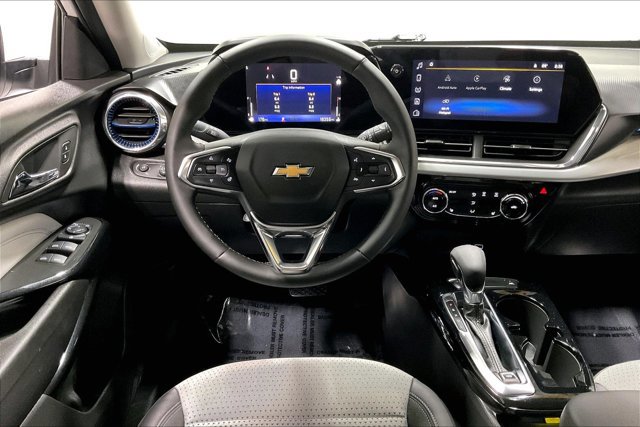 Used 2025 Chevrolet Trax LT w/ LT Convenience Package FWD image 5