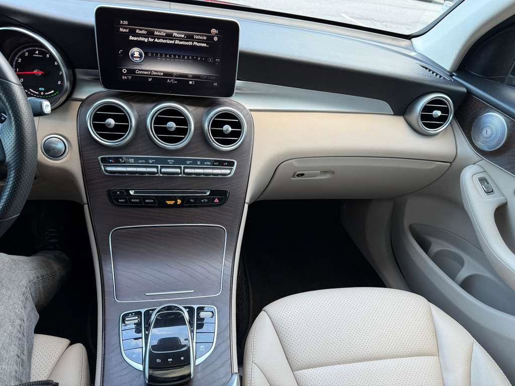 Used 2019 Mercedes-Benz GLC 350e 4MATIC image 27