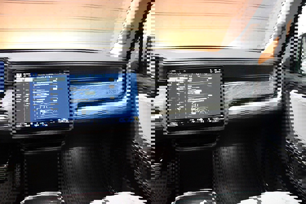 Used 2023 Rivian R1T Adventure image 19