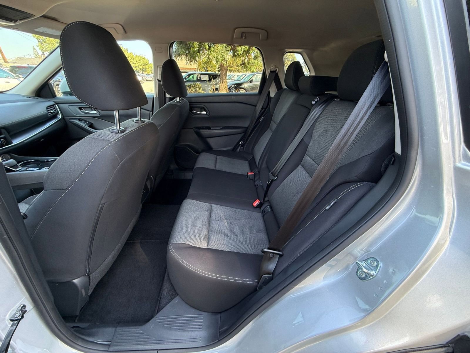 Used 2025 Nissan Rogue SV FWD image 23