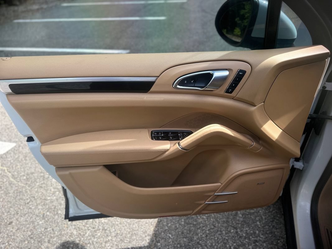 Used 2013 Porsche Cayenne Diesel AWD/4WD image 17