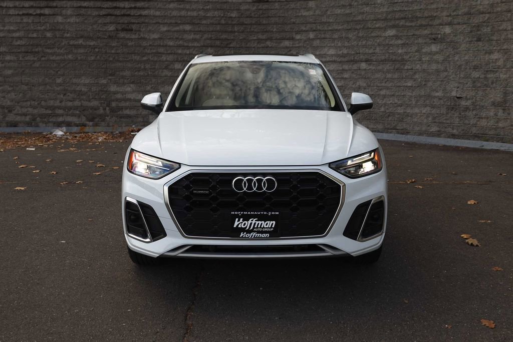 Used 2023 Audi Q5 2.0T Premium w/ Convenience Package image 3