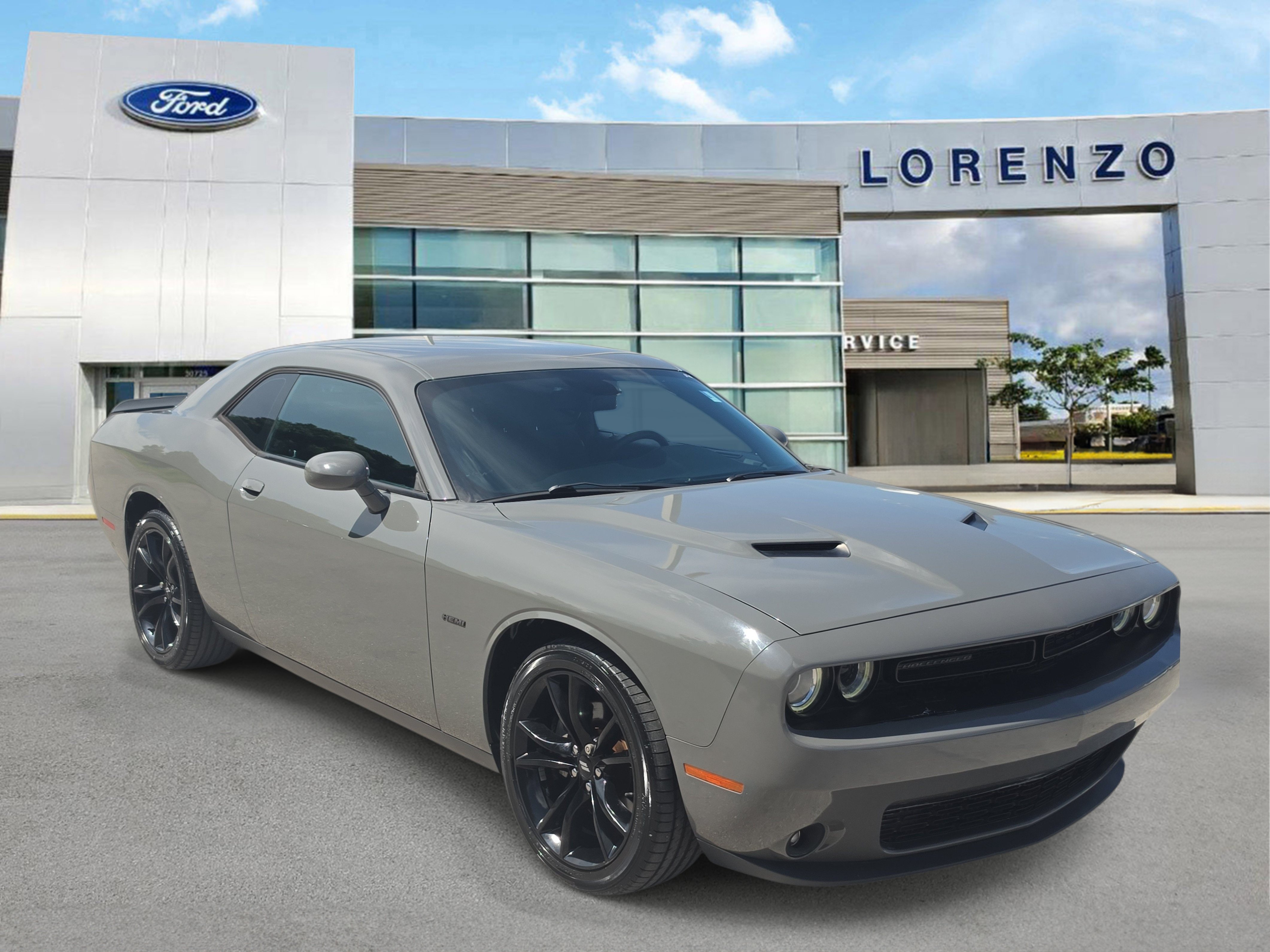 Used 2017 Dodge Challenger R/T w/ Blacktop Package RWD image 3
