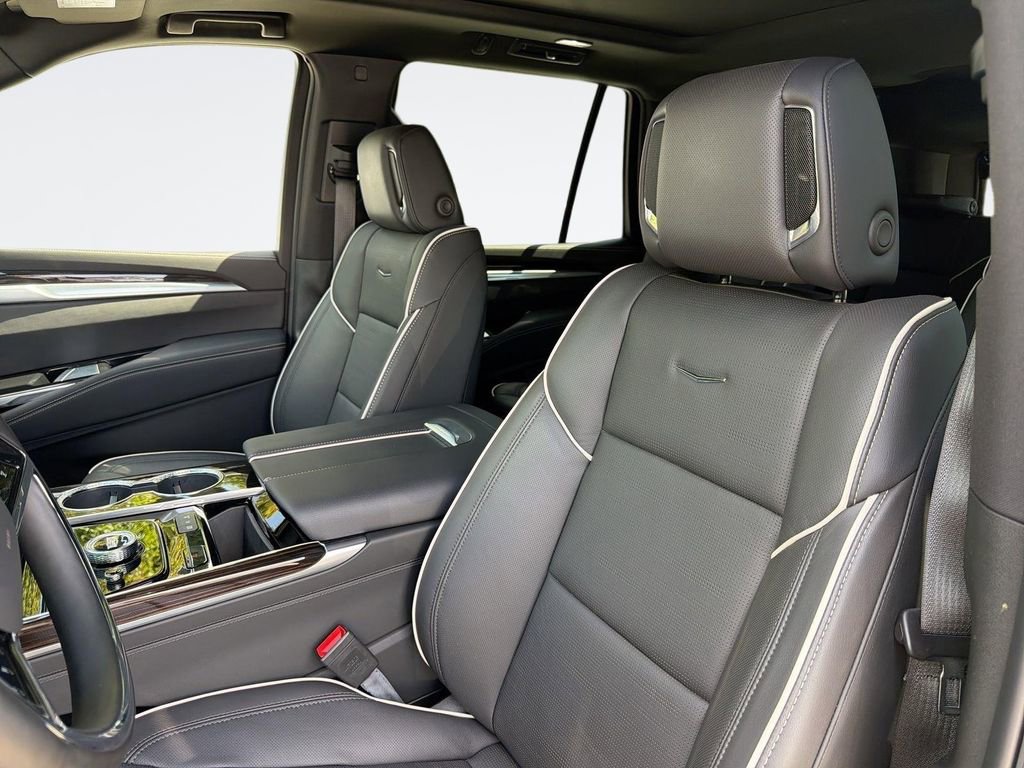 Certified 2026 Cadillac Escalade Luxury RWD image 24