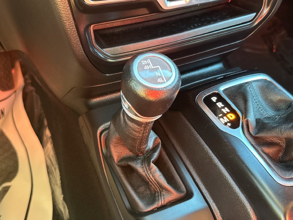 Used 2023 Jeep Gladiator Sport AWD/4WD image 28