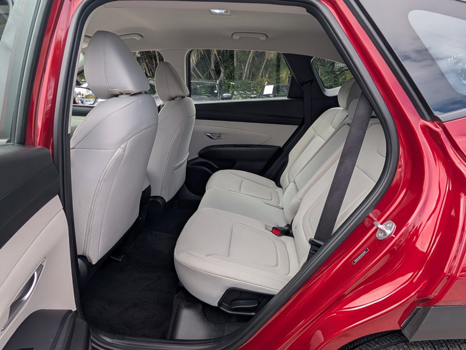 Used 2025 Hyundai Tucson SE image 12