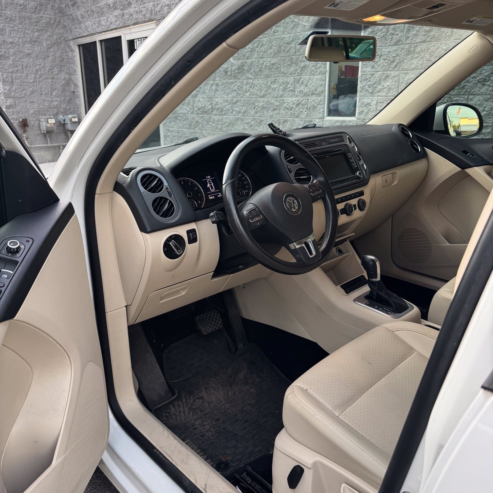Used 2013 Volkswagen Tiguan S FWD image 8