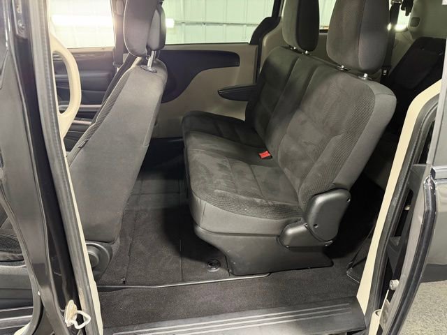 Used 2017 Dodge Grand Caravan SE image 11