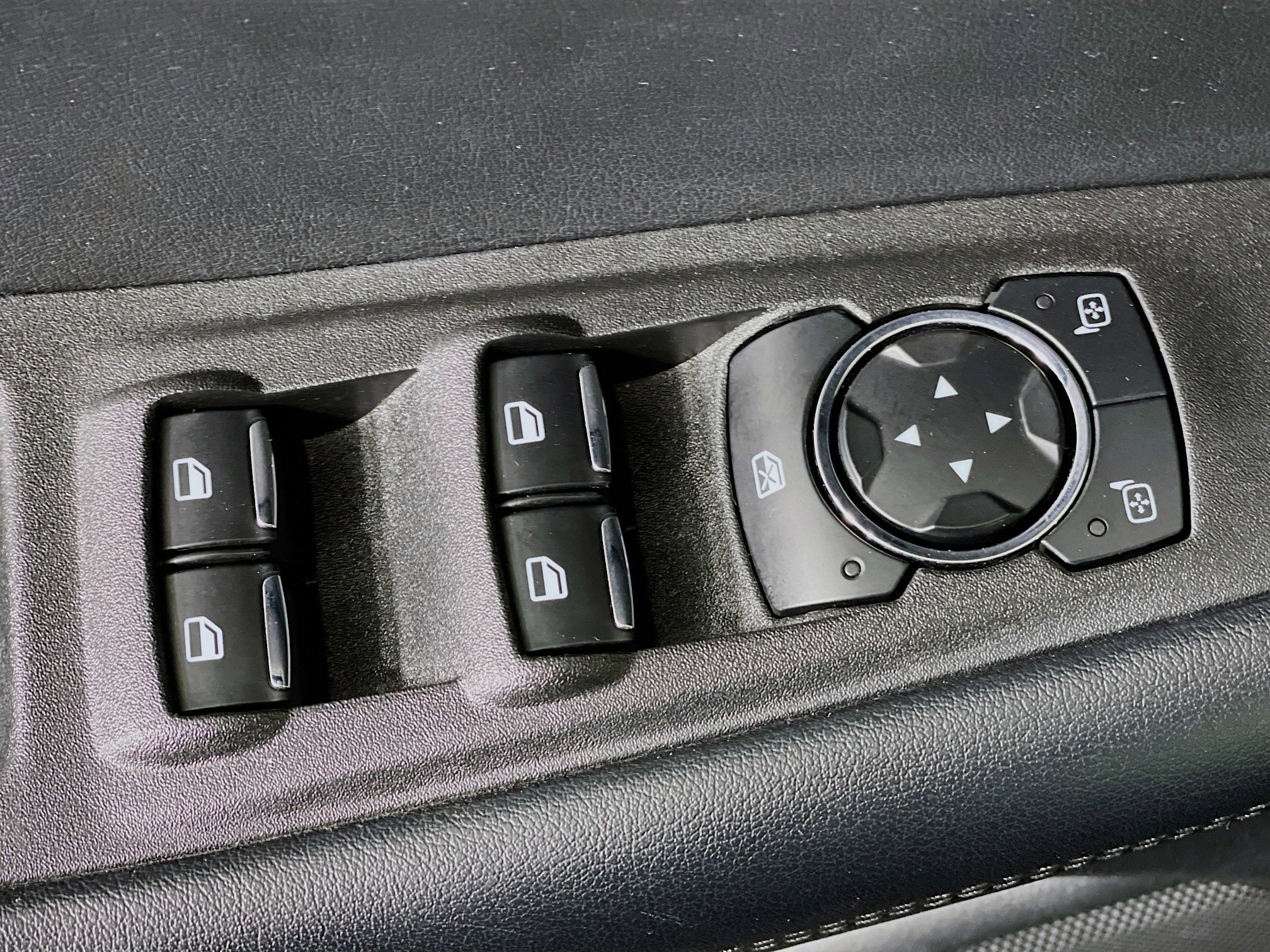 Used 2024 Ford Edge SEL image 15