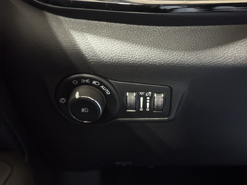 New 2026 Jeep Compass Latitude AWD/4WD image 17
