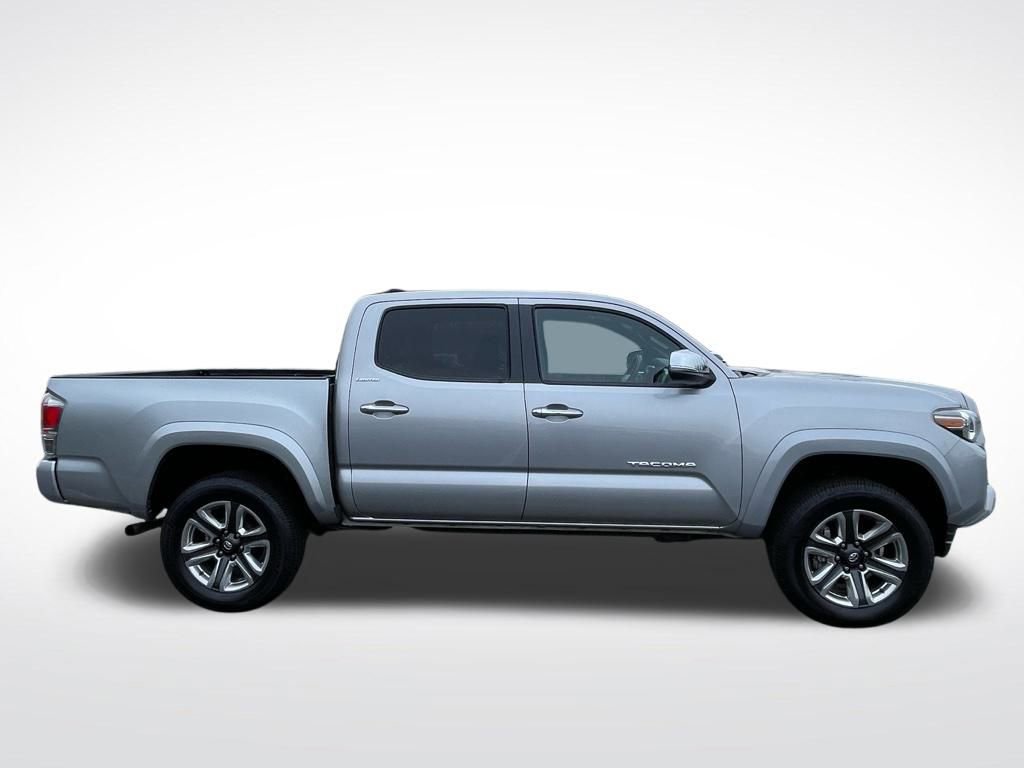 Used 2017 Toyota Tacoma Limited w/ Tow Package image 7