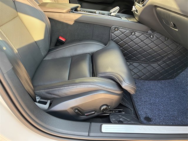 Used 2024 Volvo V60 B5 Cross Country Ultimate w/ Protection Package Premier image 12