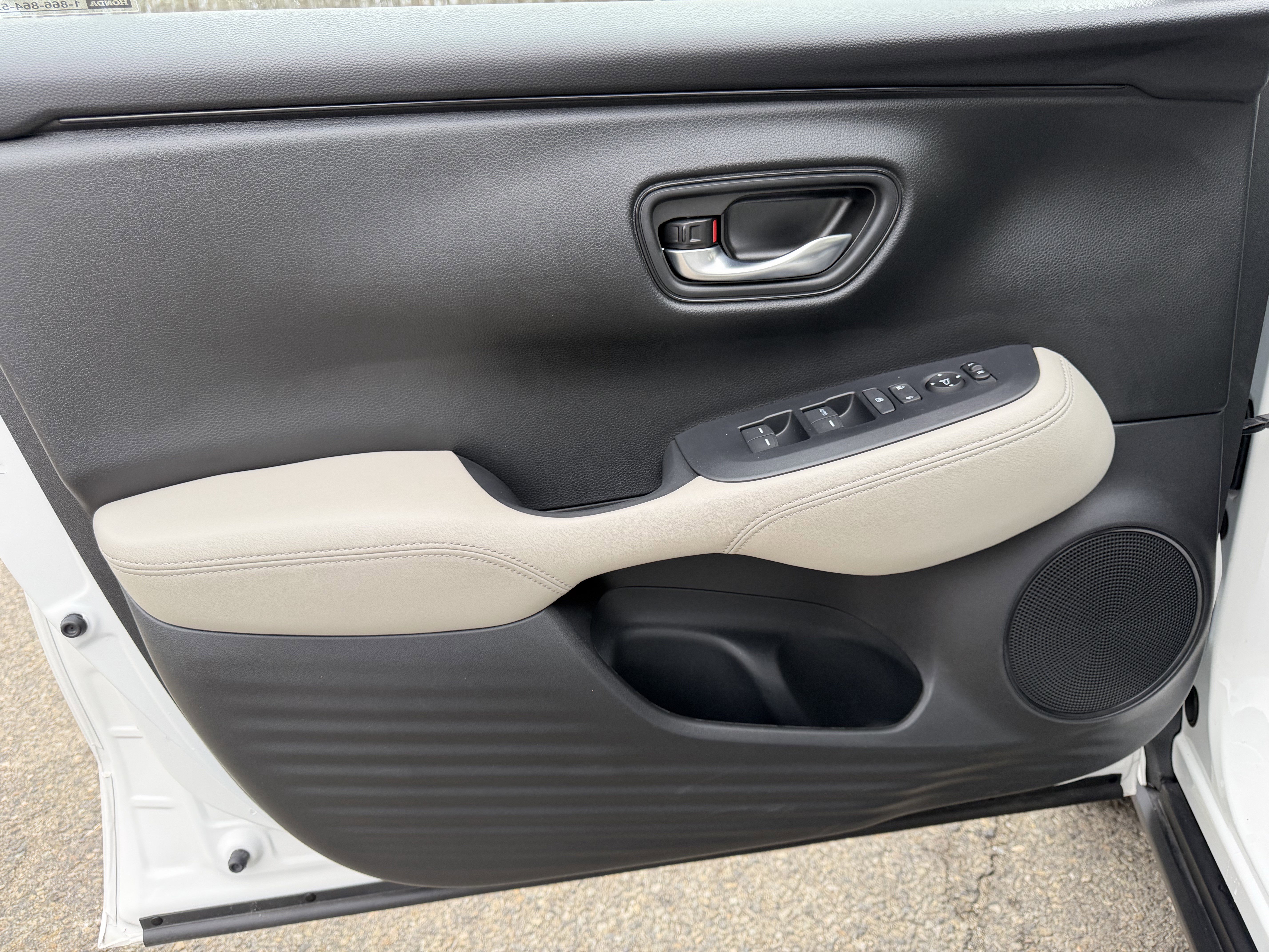 Used 2025 Honda HR-V LX image 12