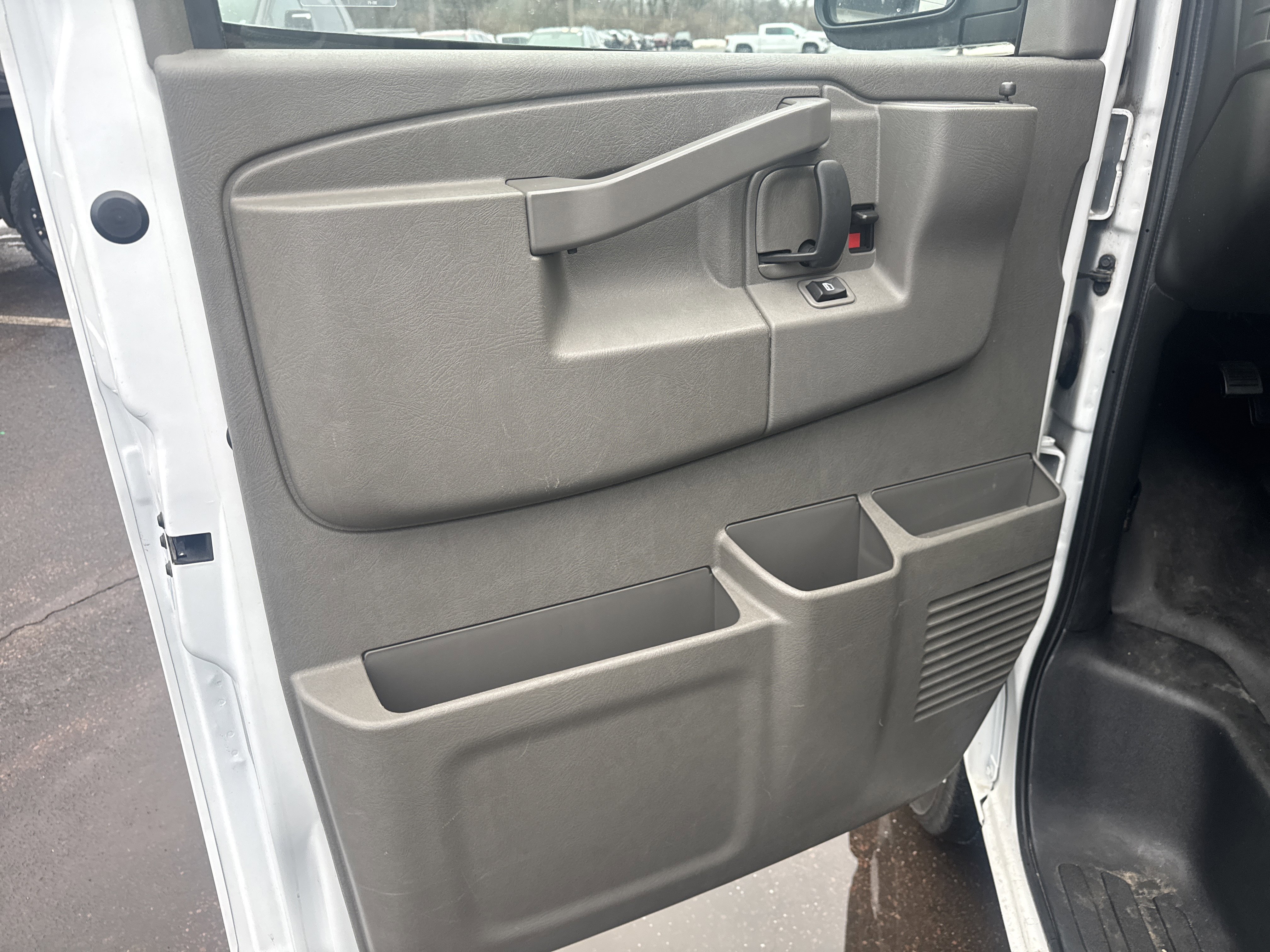 Used 2022 Chevrolet Express 2500 Work Van Full-size Cargo Van w/ Driver Convenience Package image 15