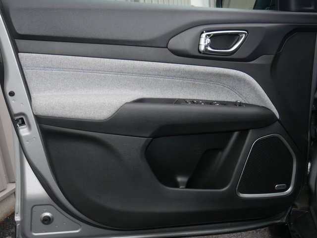 Used 2024 Jeep Compass Latitude w/ Sun and Sound Group image 14