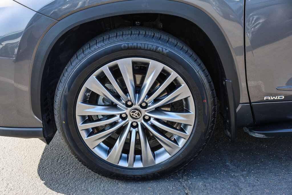 Used 2023 Toyota Highlander Platinum AWD/4WD image 32