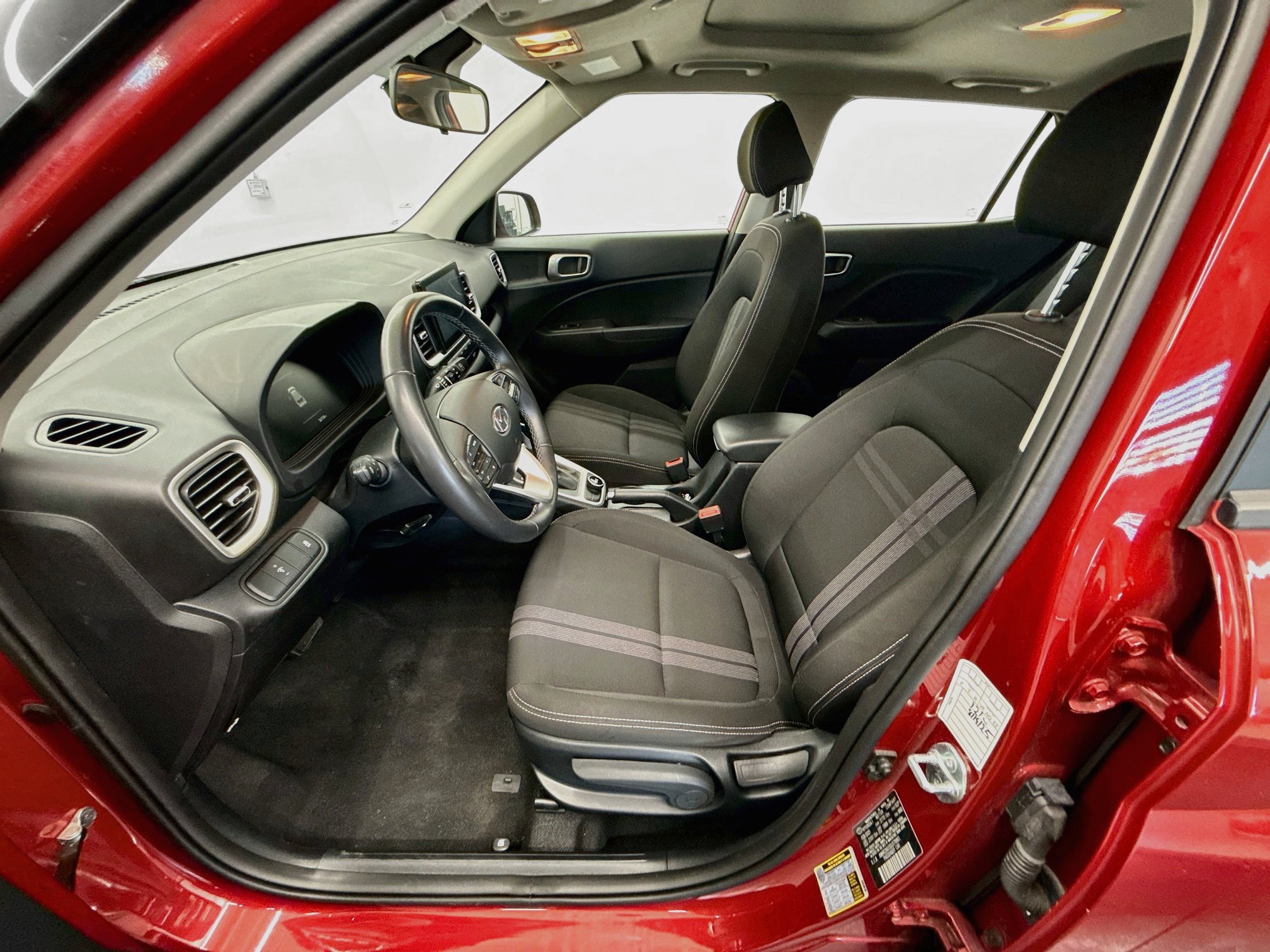 Used 2025 Hyundai Venue SEL FWD image 13