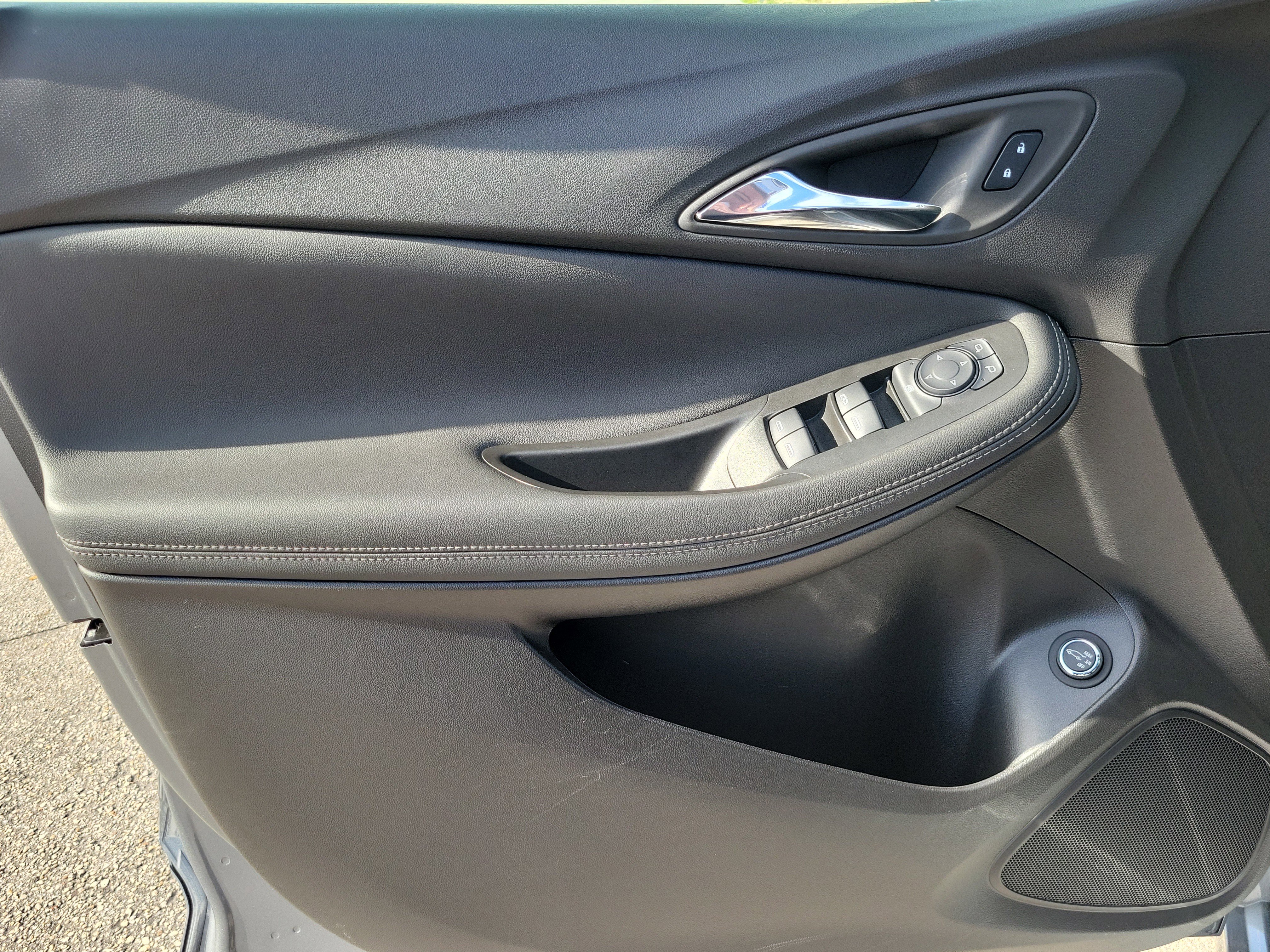 Used 2023 Buick Encore GX Select w/ Sport Touring Package image 24