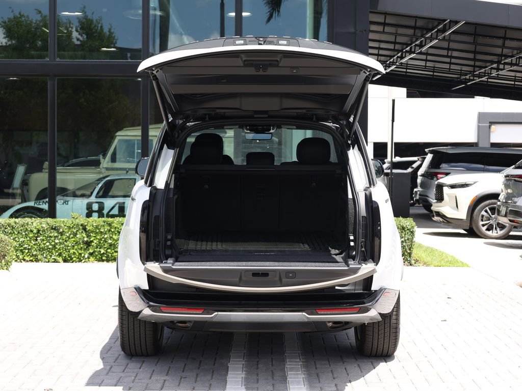 Used 2025 Land Rover Range Rover SE AWD/4WD image 8