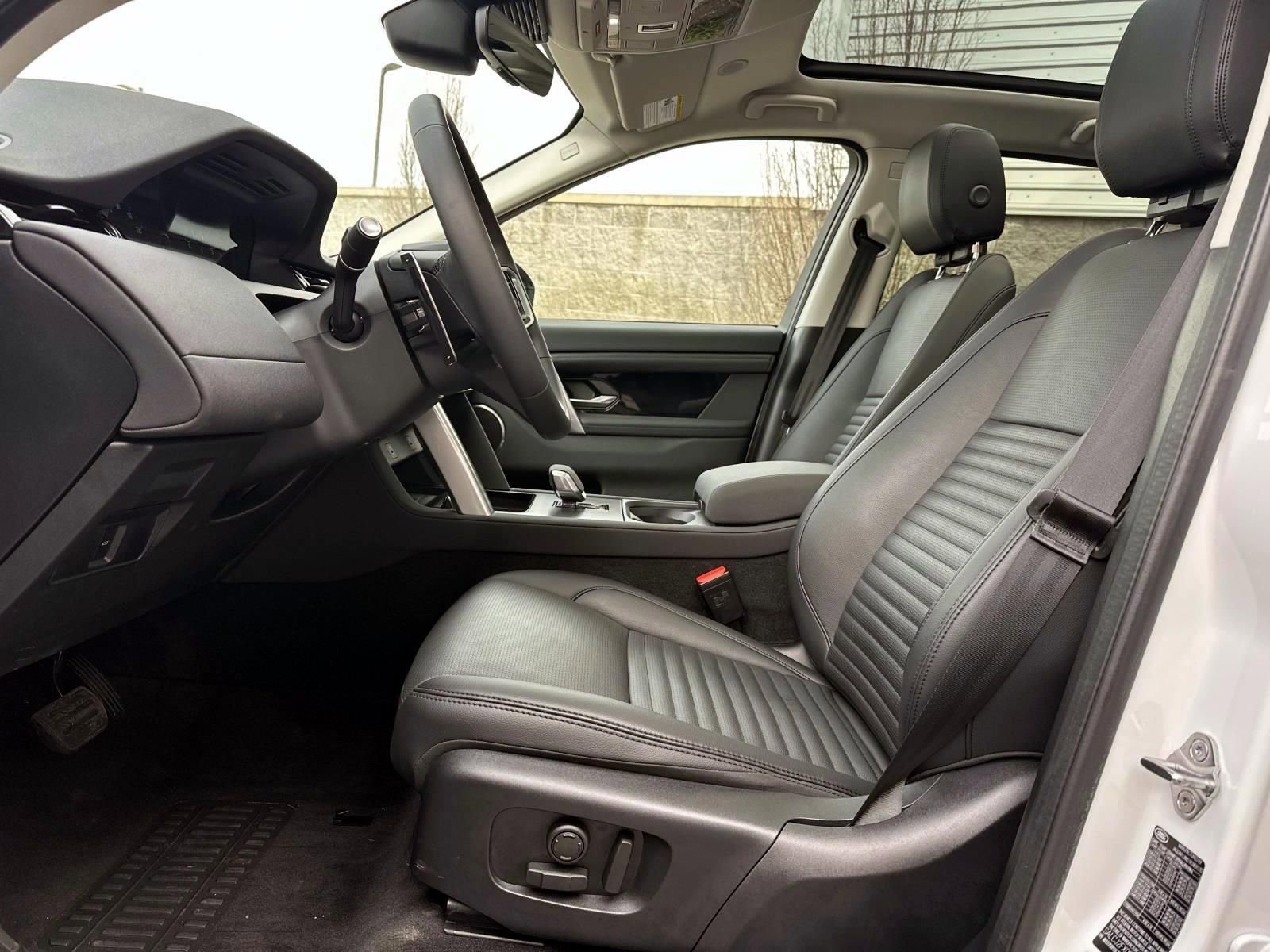 Used 2025 Land Rover Discovery Sport S image 12