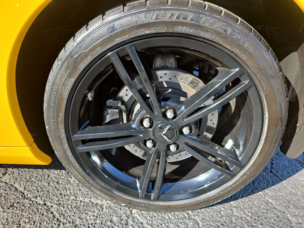 Used 2005 Chevrolet Corvette COUPE w/ Performance Handling Package image 31