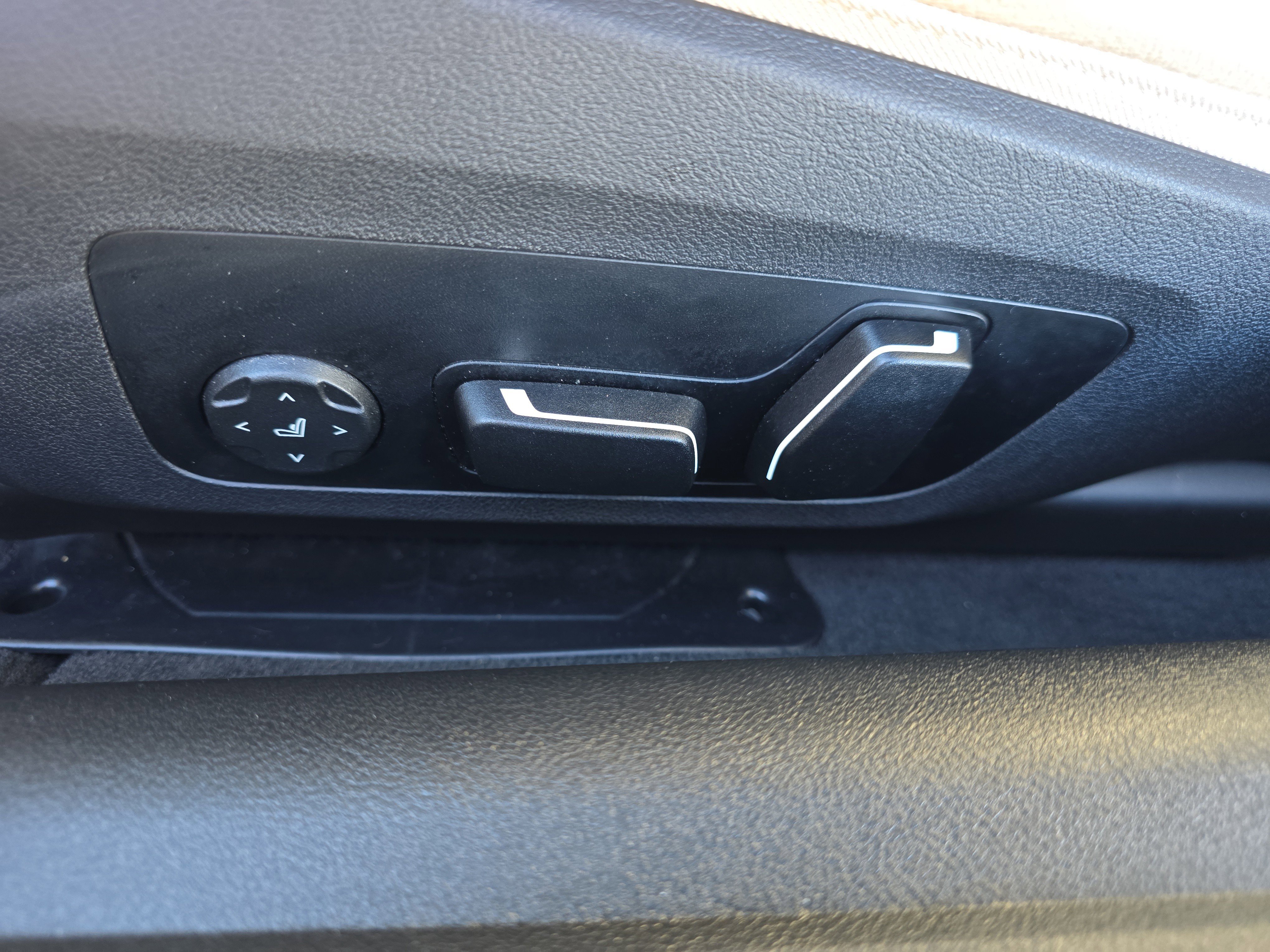 Used 2025 BMW 430i Coupe w/ Premium Package image 15