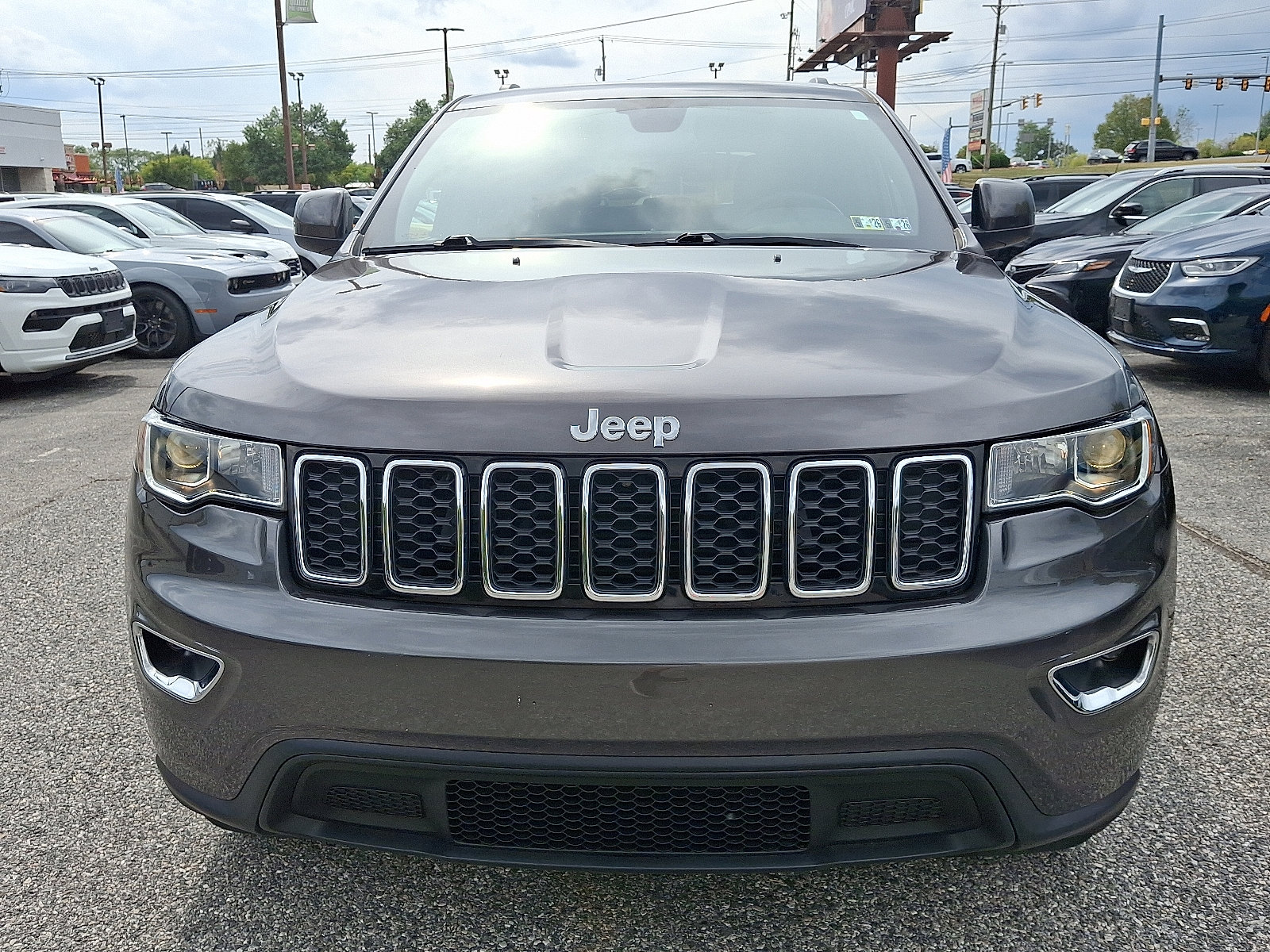 Used 2021 Jeep Grand Cherokee Laredo X image 3