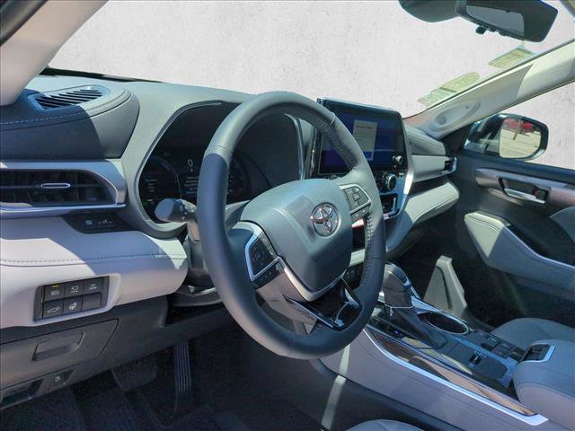 New 2026 Toyota Highlander Platinum AWD/4WD image 3