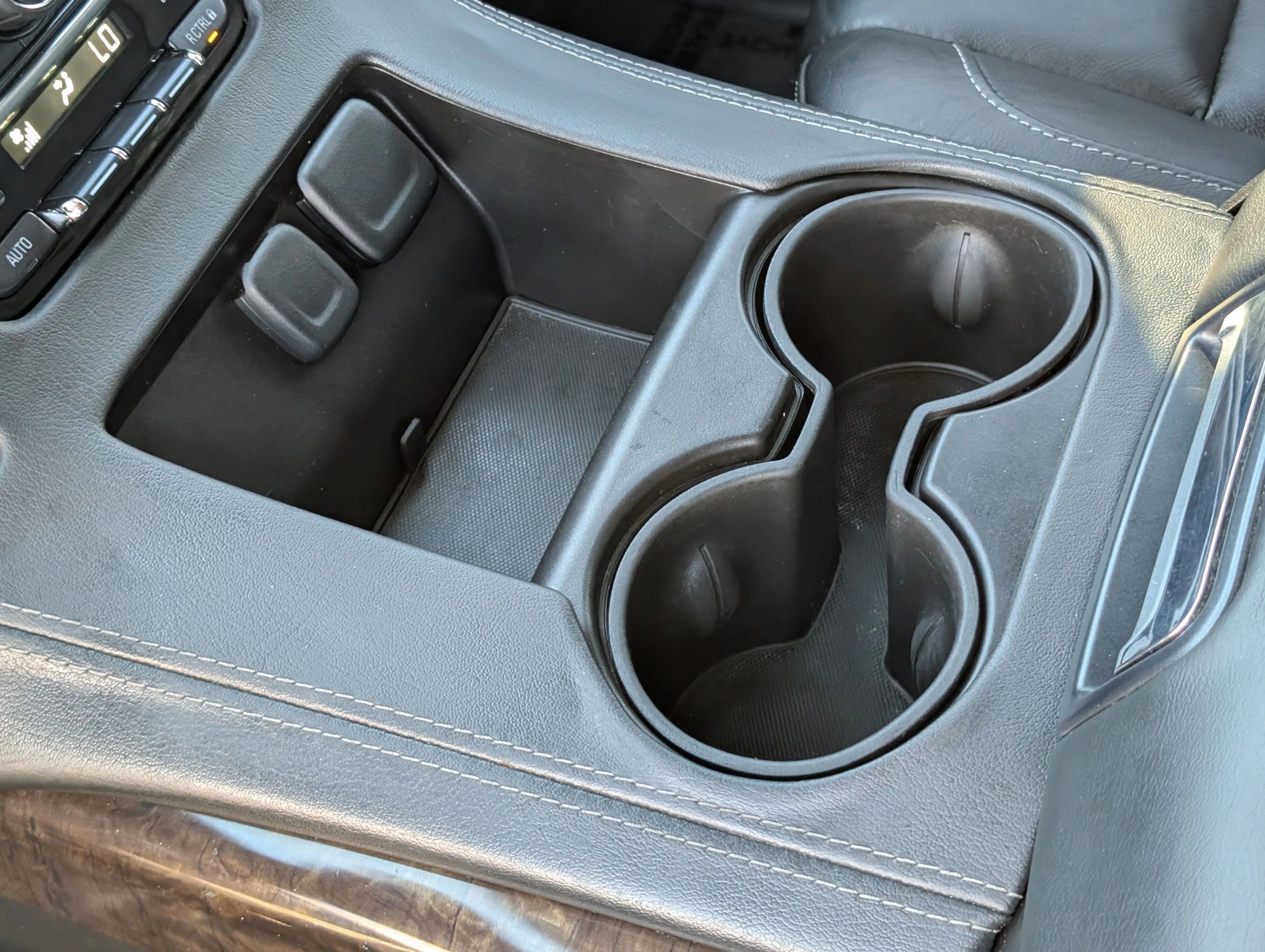 Used 2016 Chevrolet Suburban LT image 26