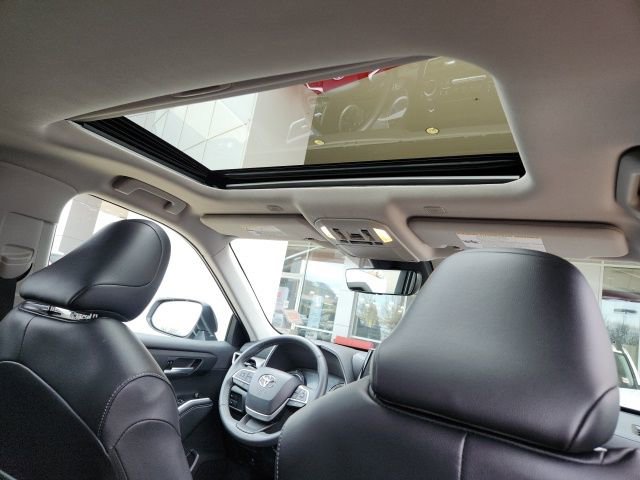 Certified 2025 Toyota Highlander XLE image 26