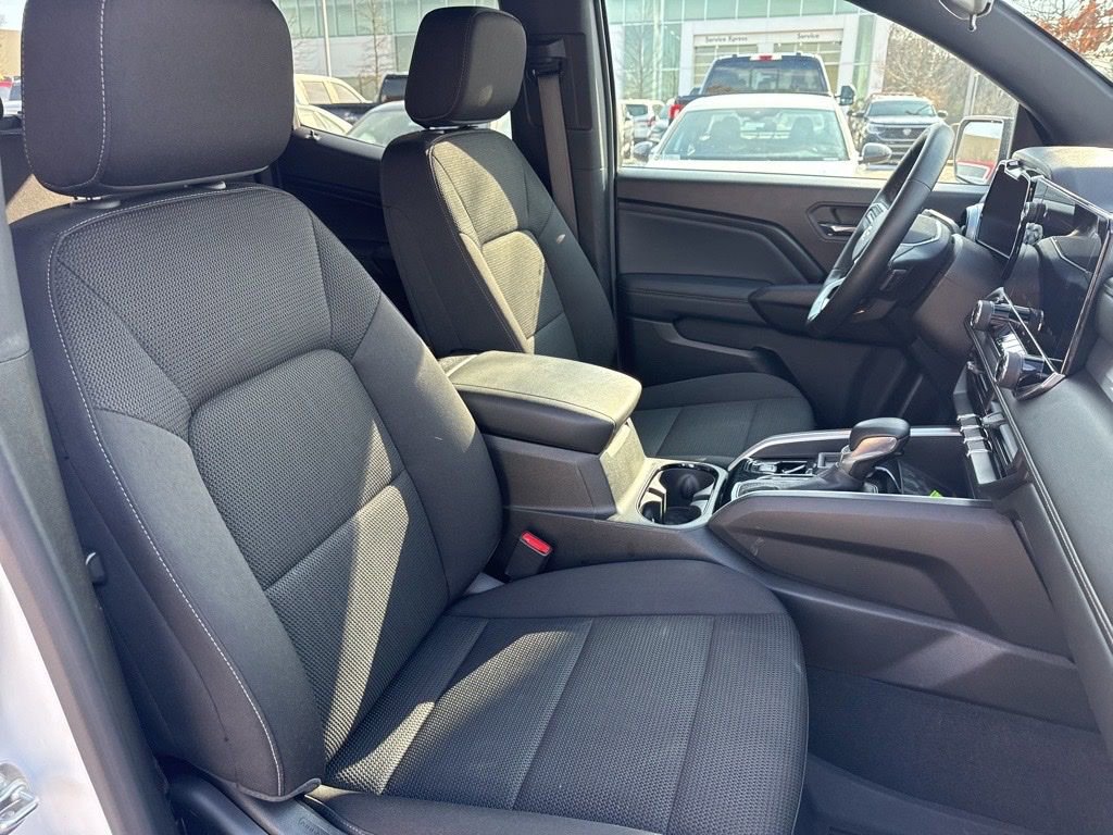 Used 2024 Chevrolet Colorado LT image 27