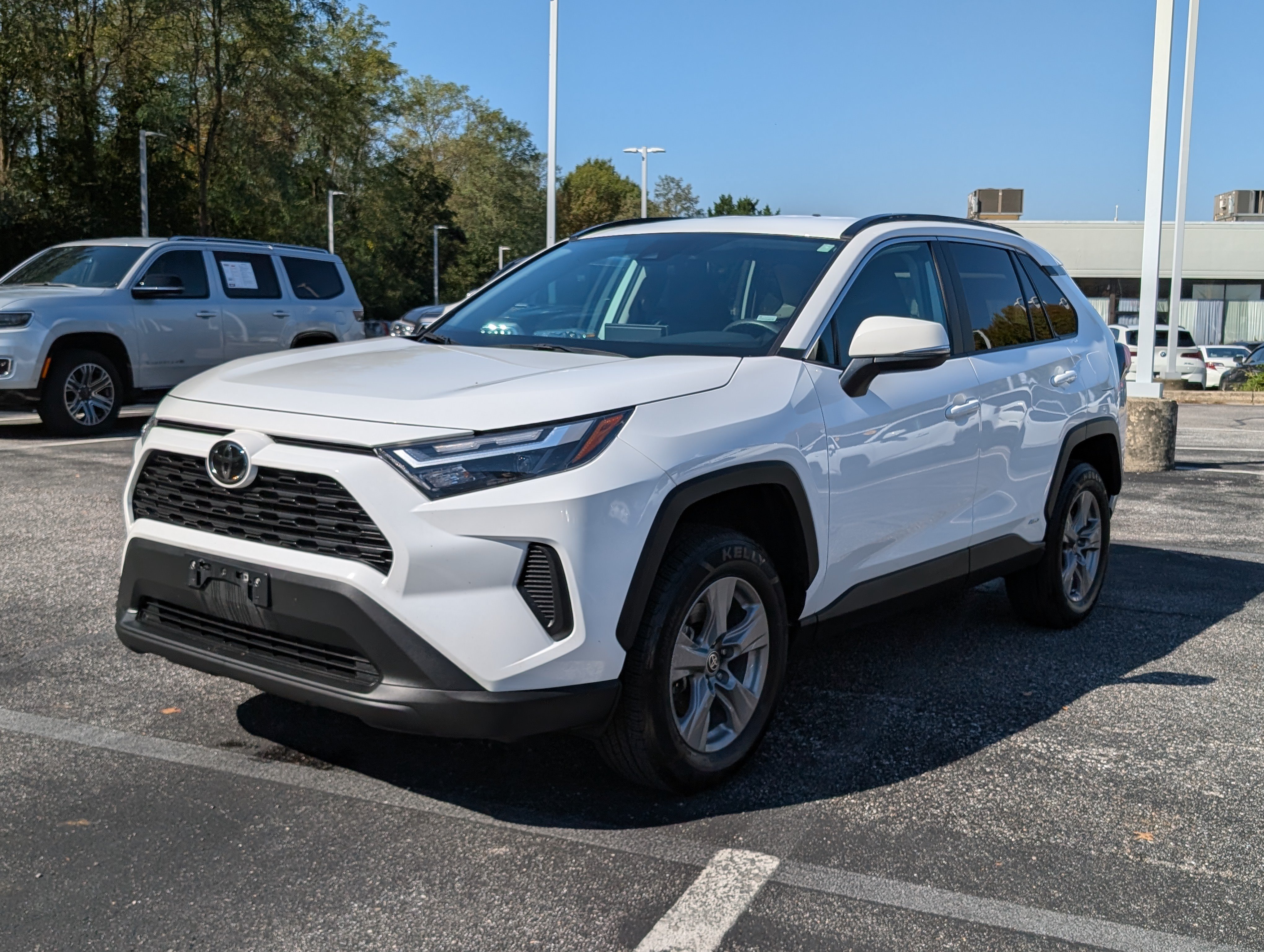 Used 2025 Toyota RAV4 XLE AWD/4WD image 7